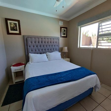 Poolside Guest House 谢普斯敦港 外观 照片