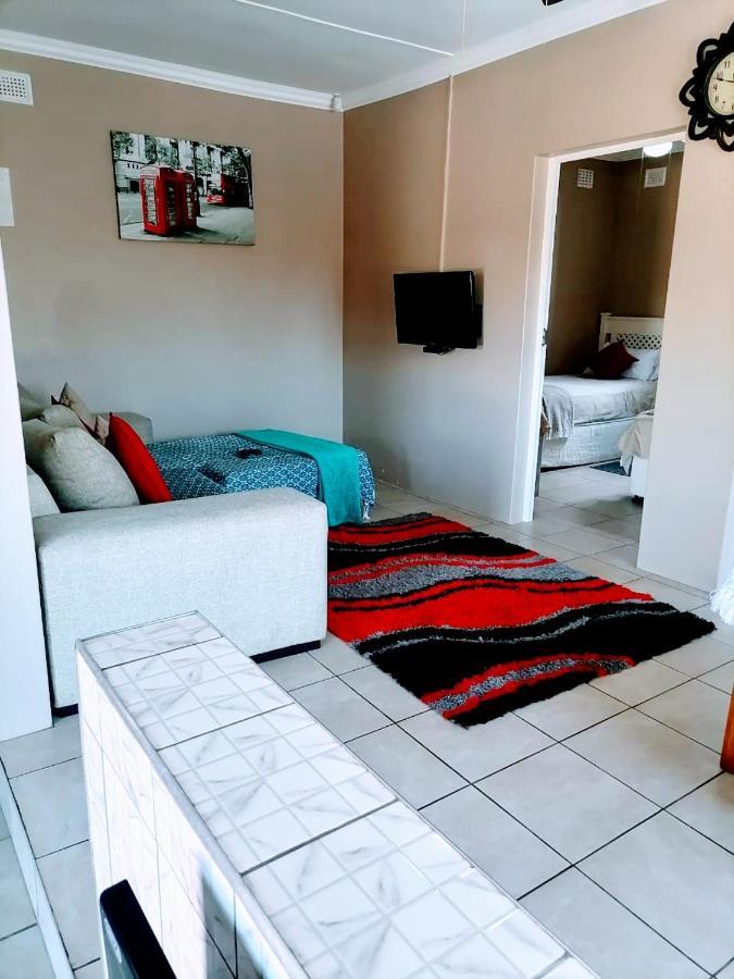 Poolside Guest House 谢普斯敦港 客房 照片