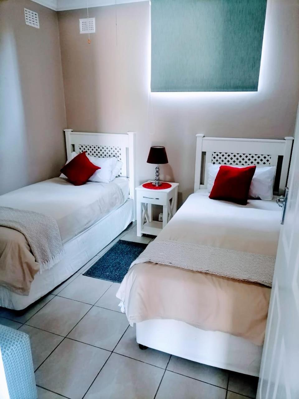 Poolside Guest House 谢普斯敦港 客房 照片
