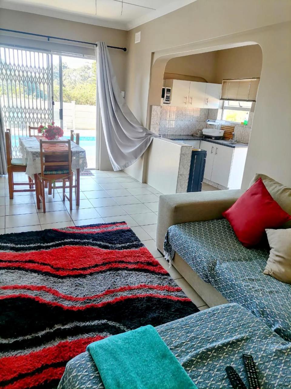 Poolside Guest House 谢普斯敦港 外观 照片